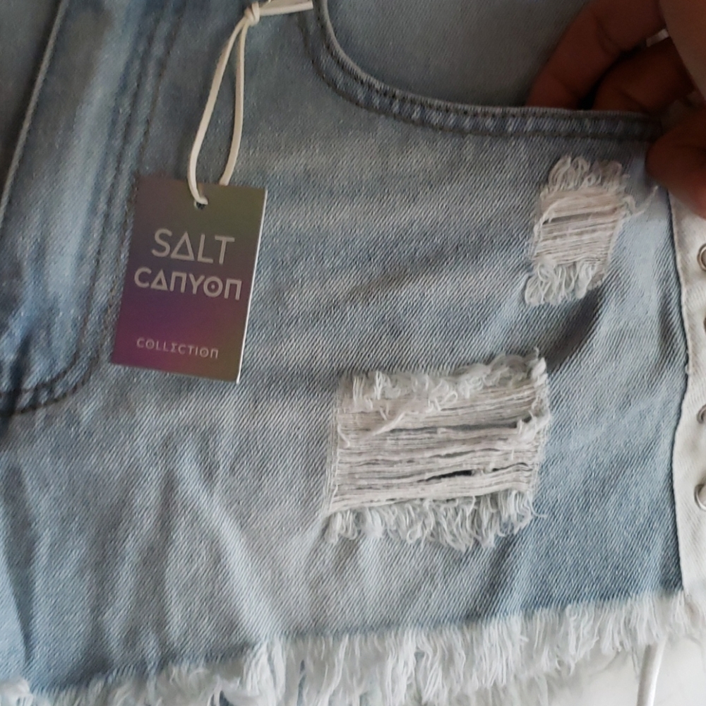 Light Blue Wash & White - •F21• | Rawhem Shorts - Picture 6 of 8